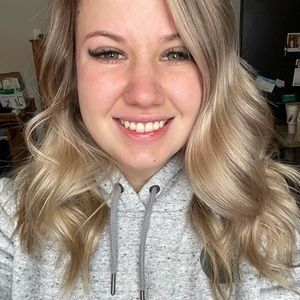 Meet your Posher, Kayla